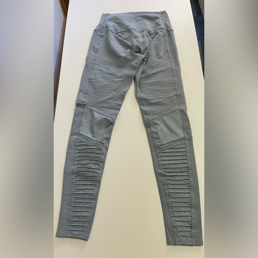 Alo Moto Leggings Womens M Gray High Rise Biker Panel Moto‎ Yoga Athletic Pants - Picture 2 of 5